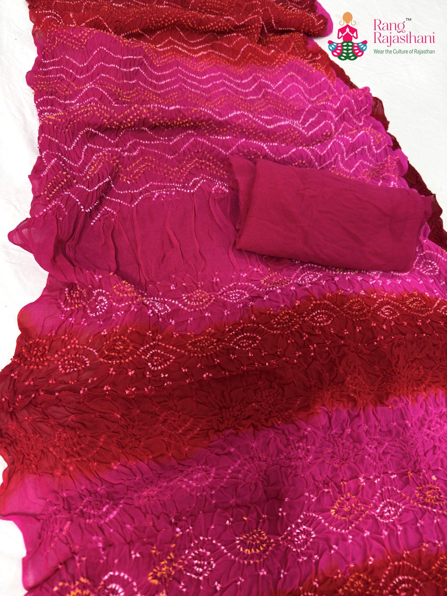 pallu detailing of rani pure ojariya bandhani saree