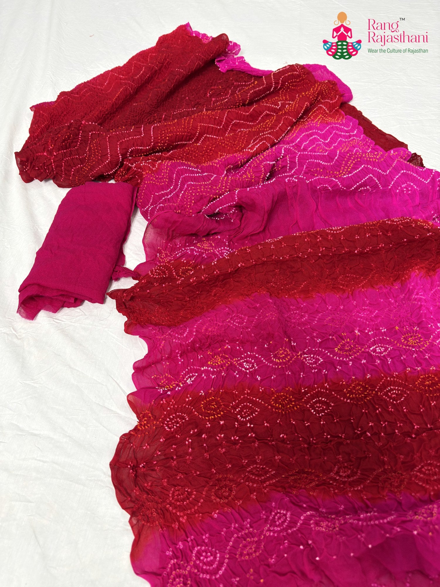 close up detailing of rani pure ojariya bandhani saree