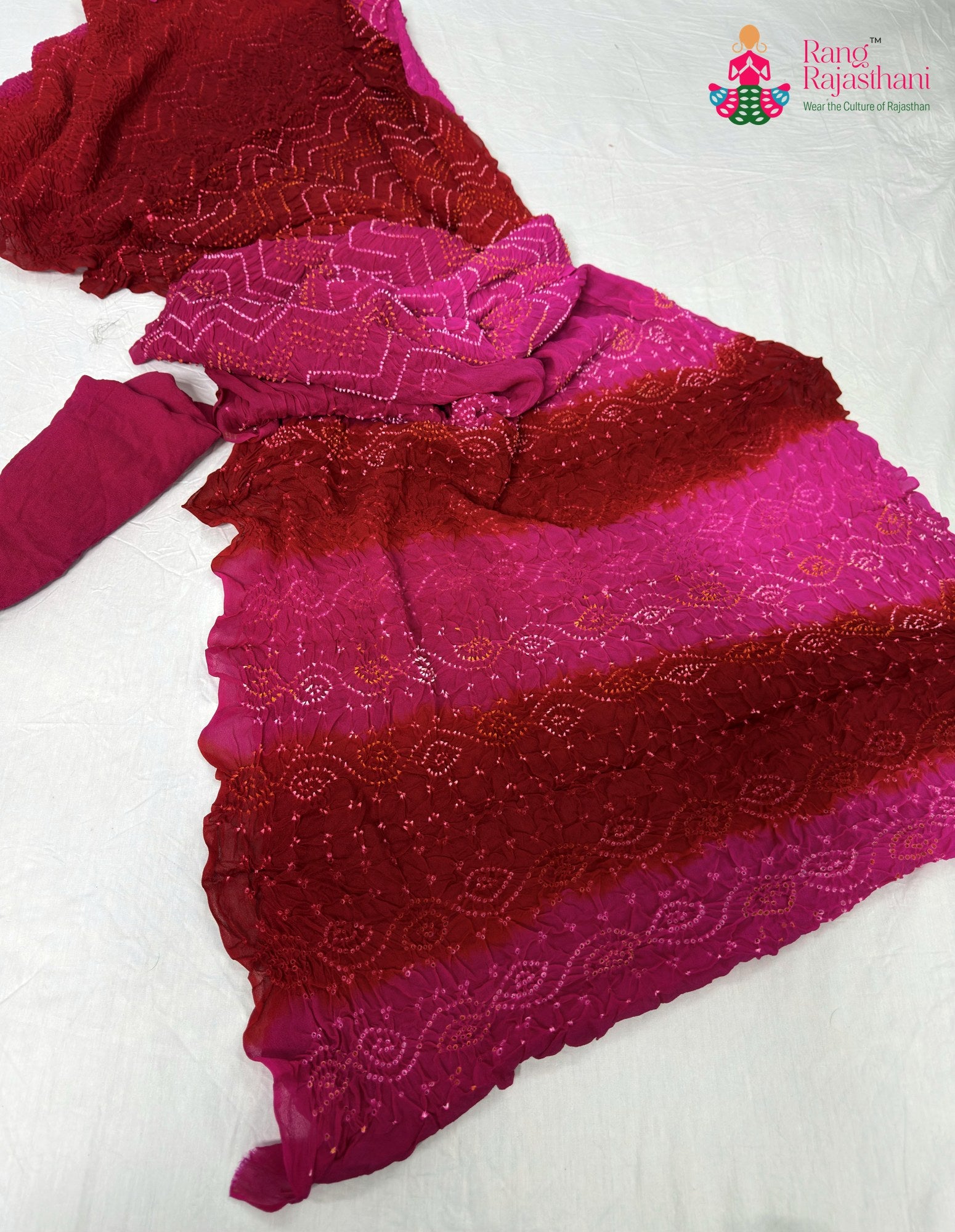 complete look of rani pure ojariya bandhani saree