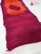 pallu detailing of rani pure ojariya bandhani saree