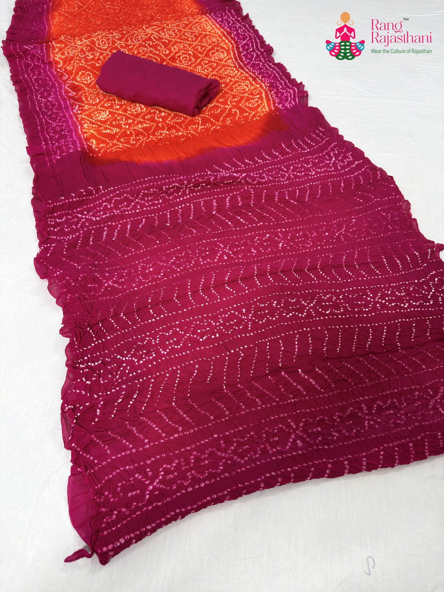 pallu detailing of rani pure ojariya bandhani saree