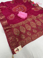 pallu detailing of rani pure russian silk bandhani saree