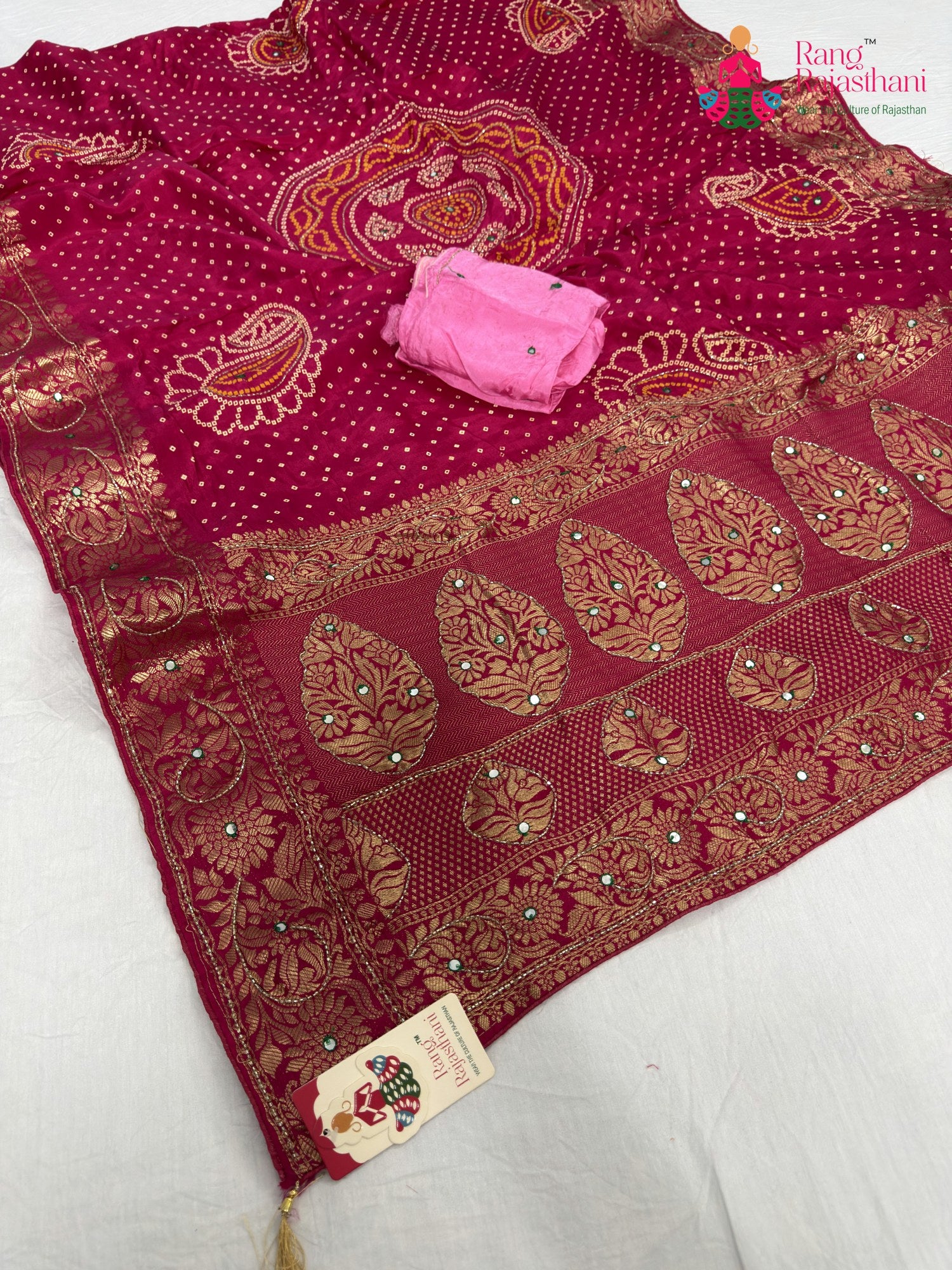 pallu detailing of rani pure russian silk bandhani saree