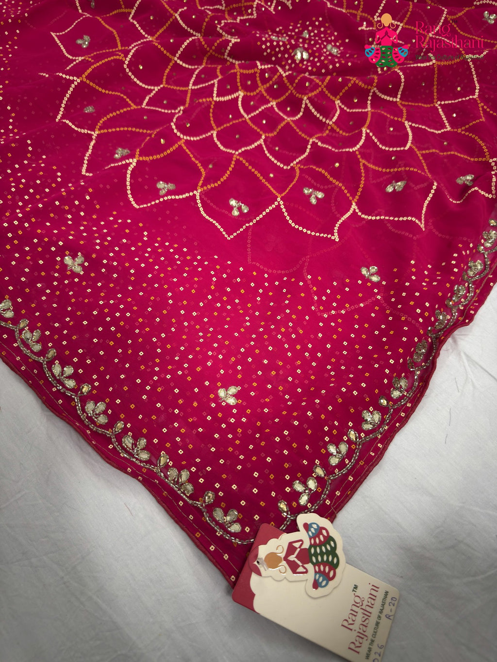 pallu detailing of rani synthetic bandhani saree