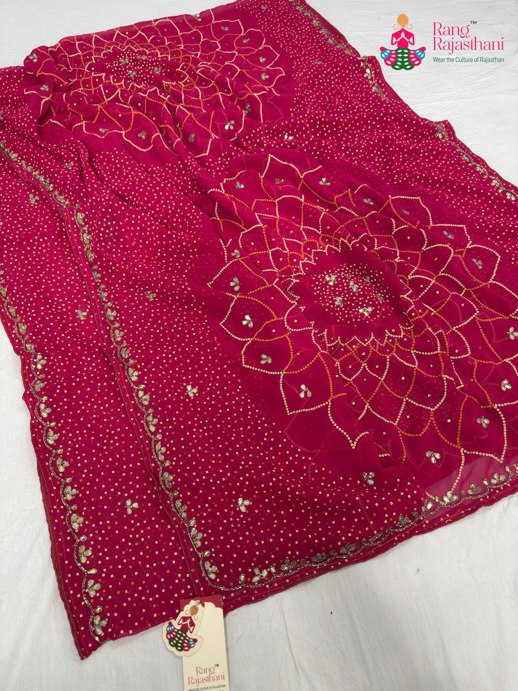 close up detailing of rani synthetic bandhani saree