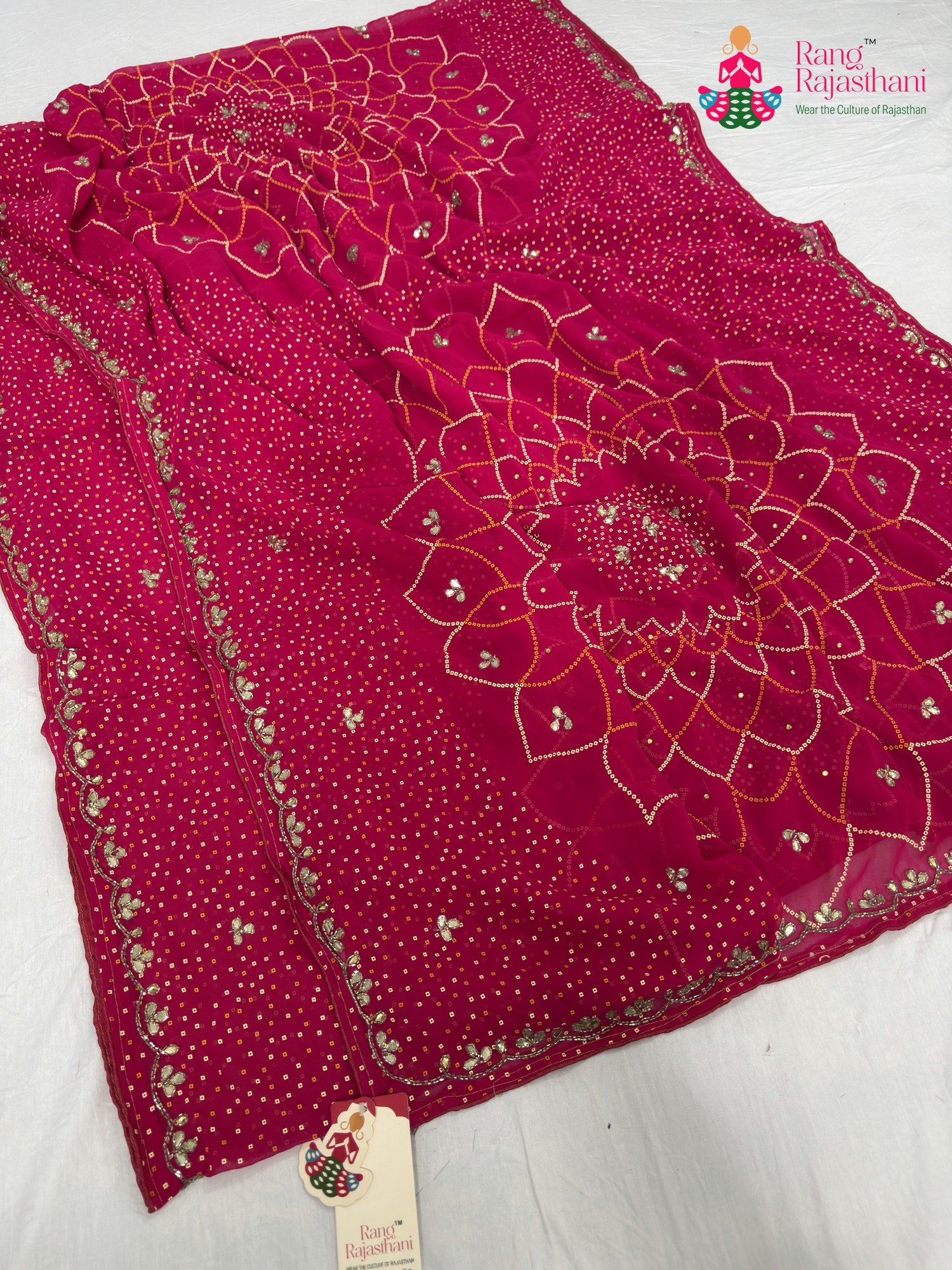 close up detailing of rani synthetic bandhani saree