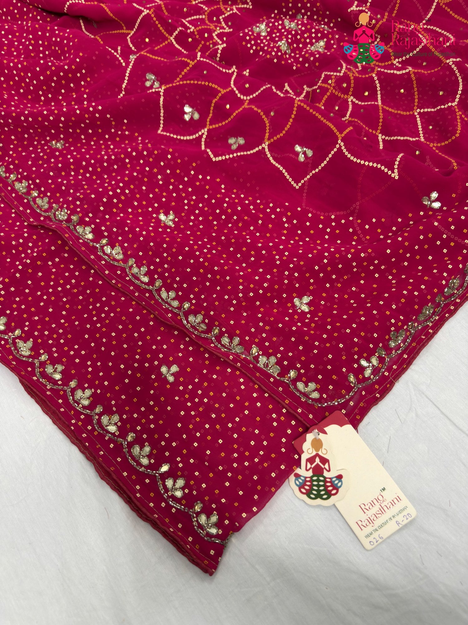 border detailing of rani synthetic bandhani saree