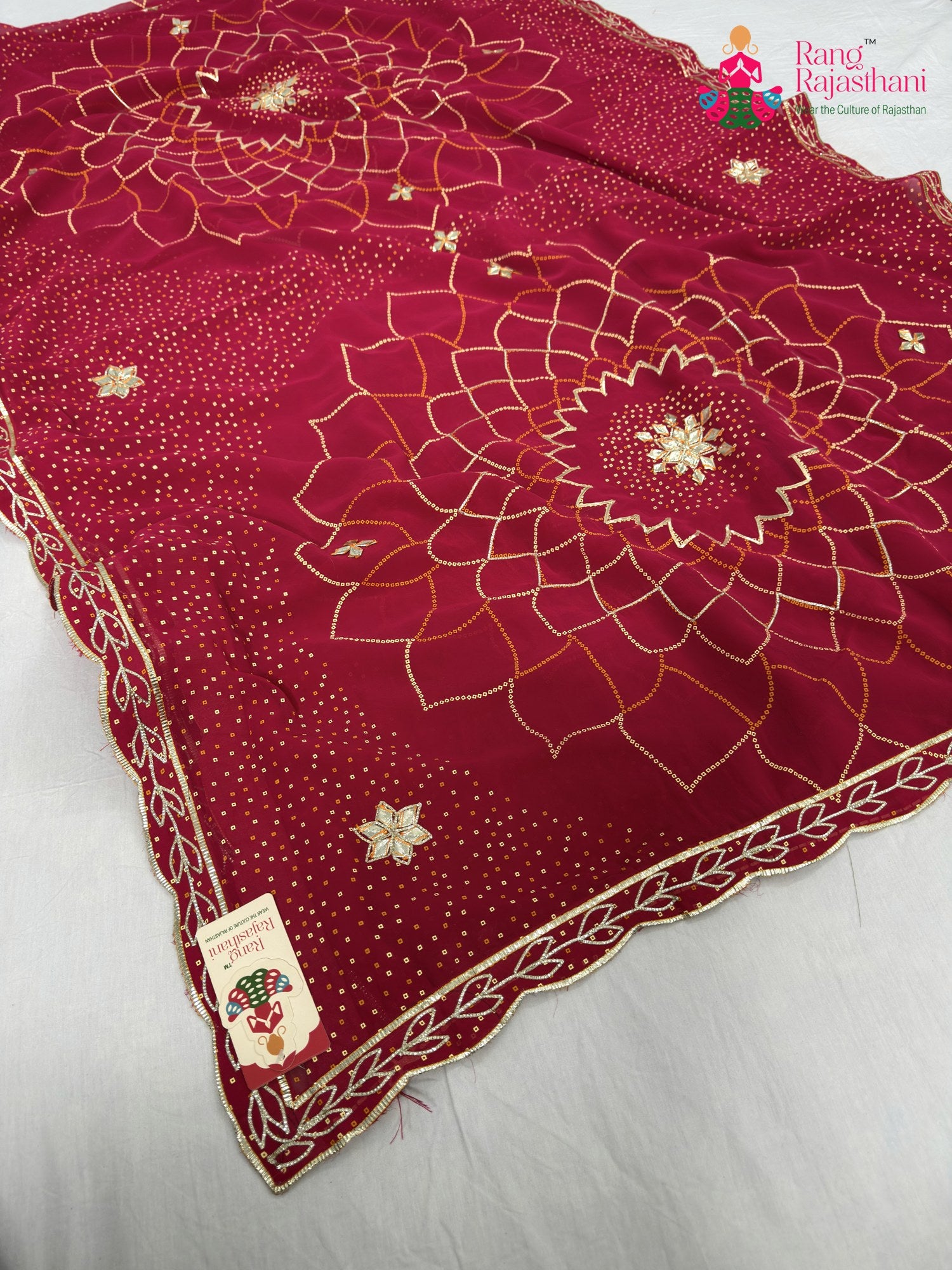 pallu detailing of rani synthetic bandhani saree