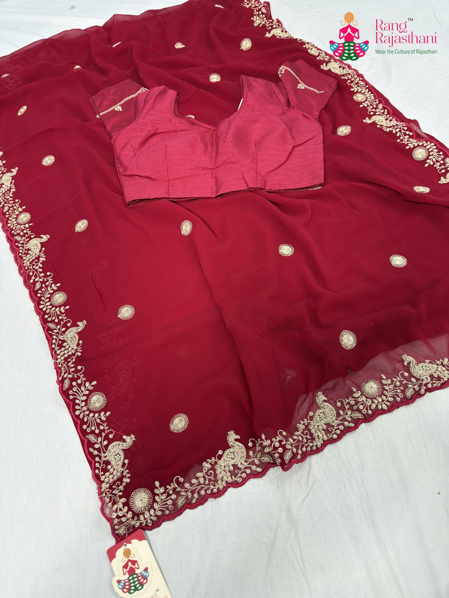 pallu detailing of rani synthetic zari embroidery saree