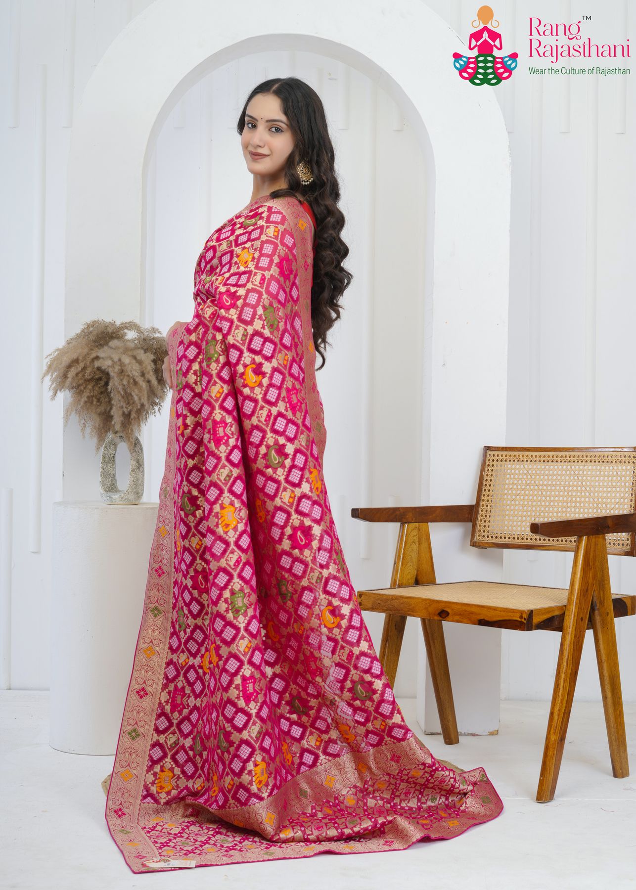 Pink Khaddi Georgette Bandhani Saree : Meenakari Festive Weave