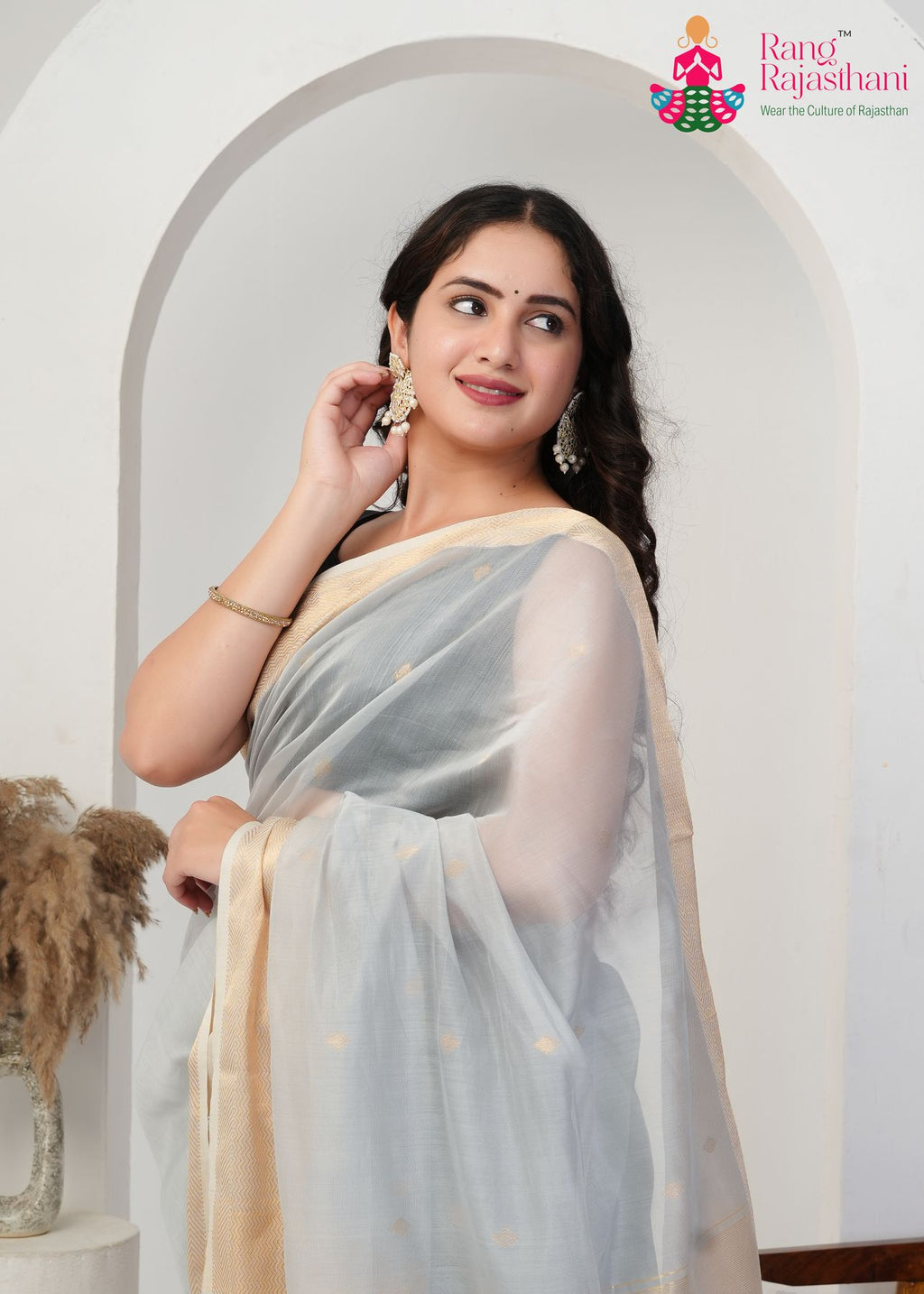 Silver Grey Pure Maheshwari Silk saree with Khaddi Work close up detailing