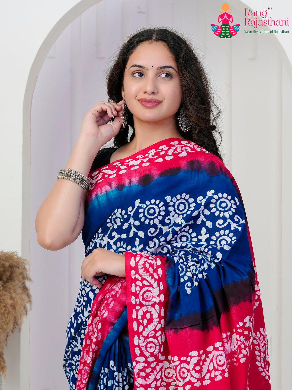 Blue Cotton saree with Printed close up detailing