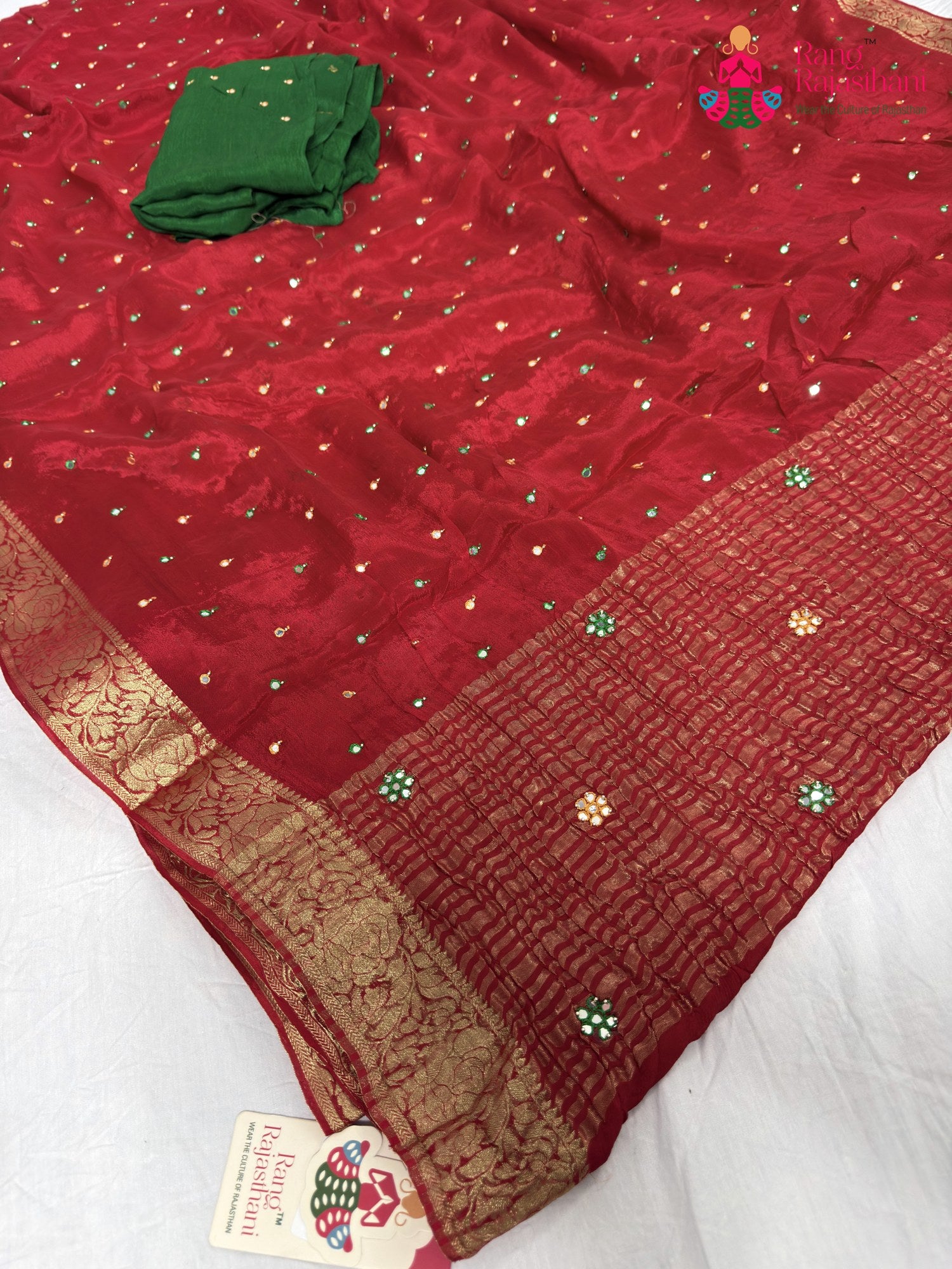 pallu detailing of red chinnon banarasi zari weave saree