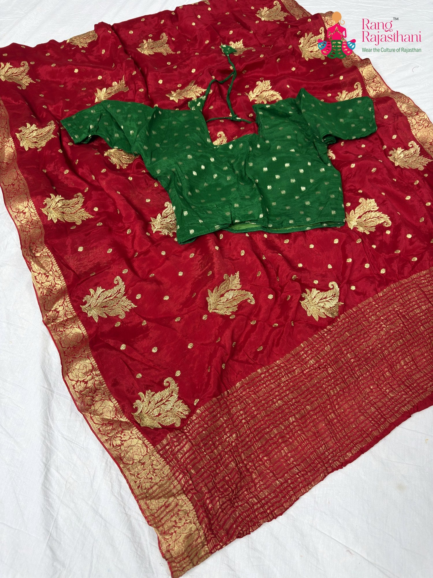 complete look of red chinnon saree