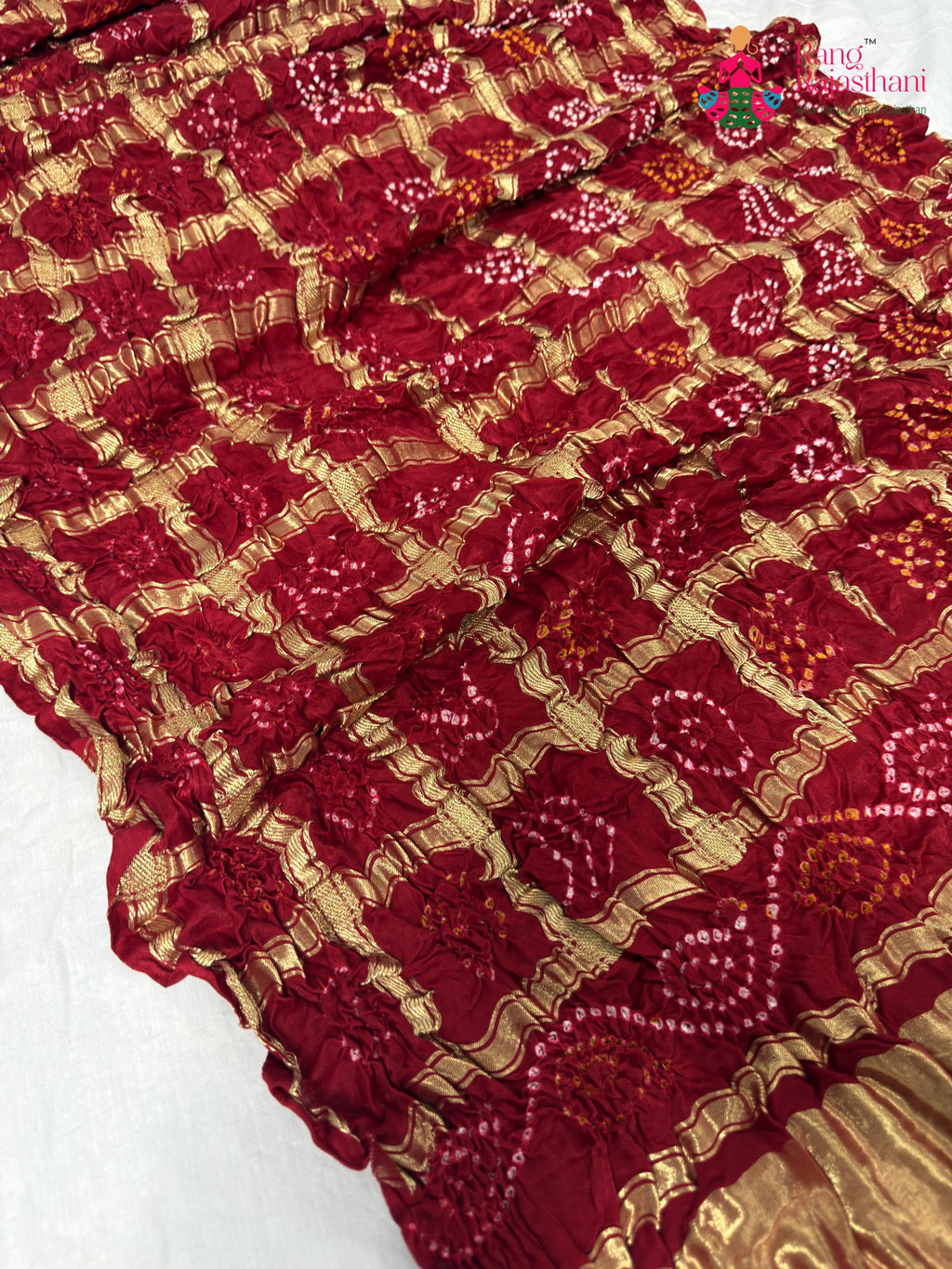 close up detailing of red gajji silk bandhani dupatta 2562