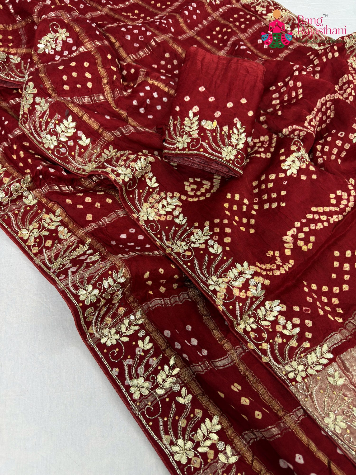 complete look of red modal bandhani saree