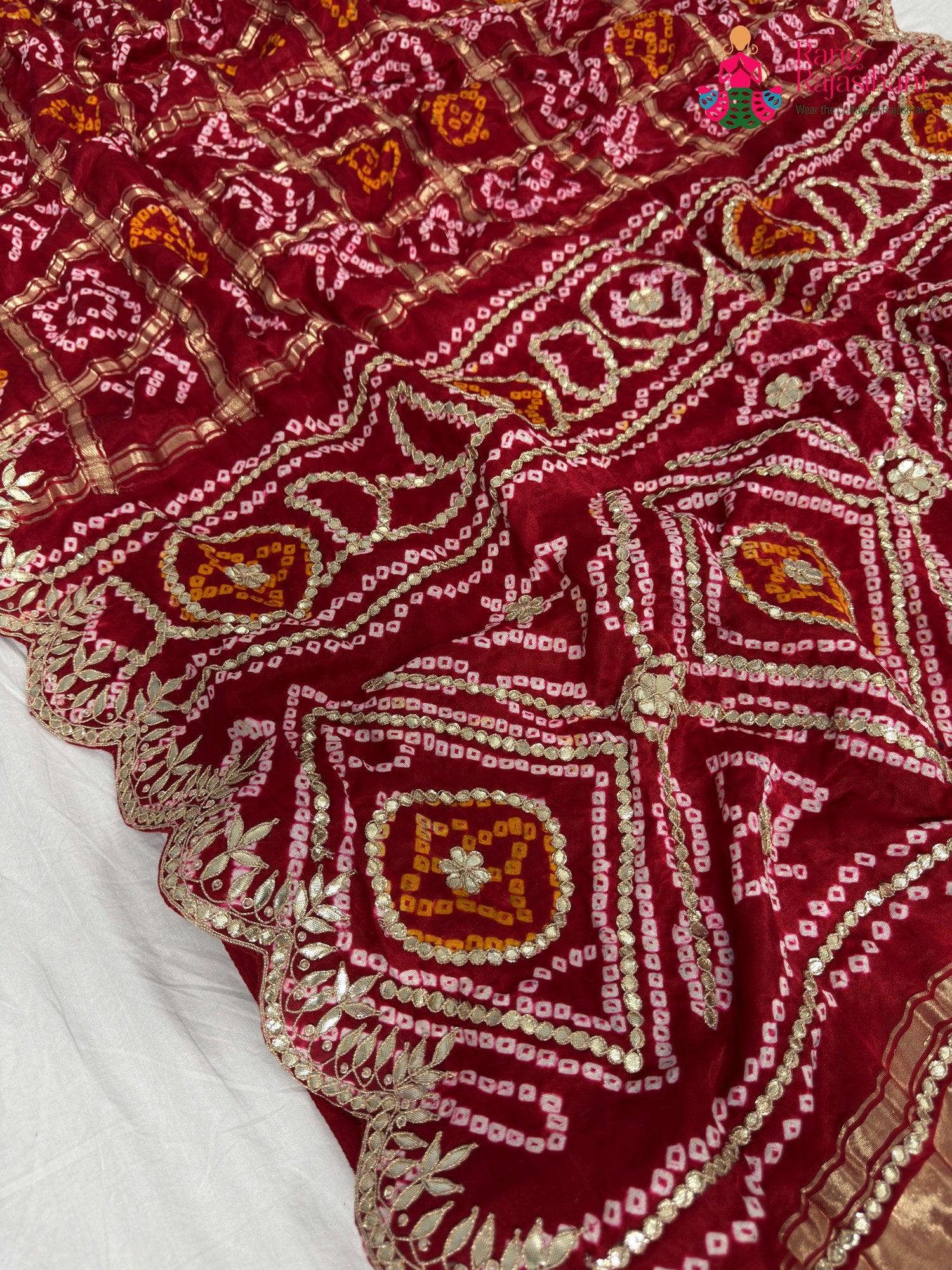 pallu detailing of red modal bandhani saree