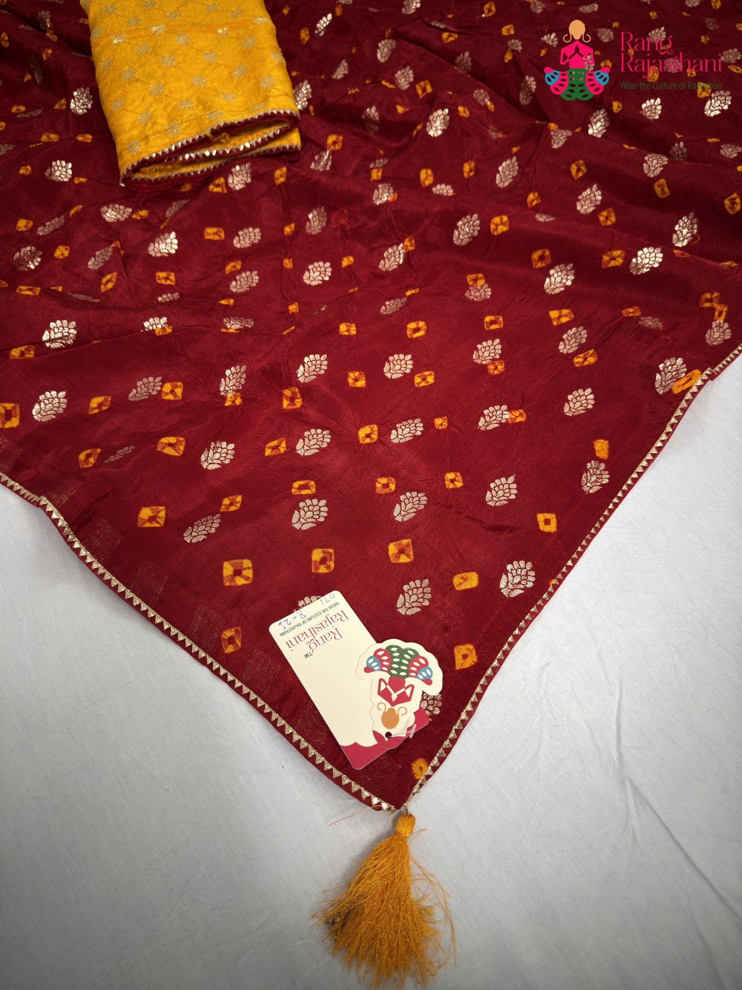 pallu detailing of red pure dola silk bandhani saree
