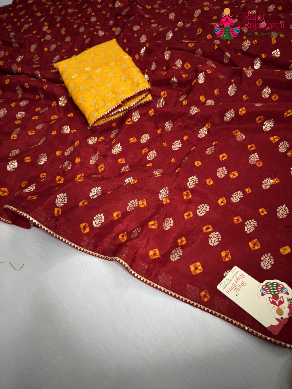 close up detailing of red pure dola silk bandhani saree