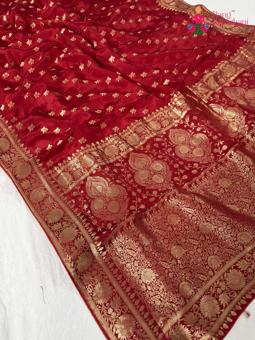 pallu detailing of red pure ho silk banarasi zari weave saree