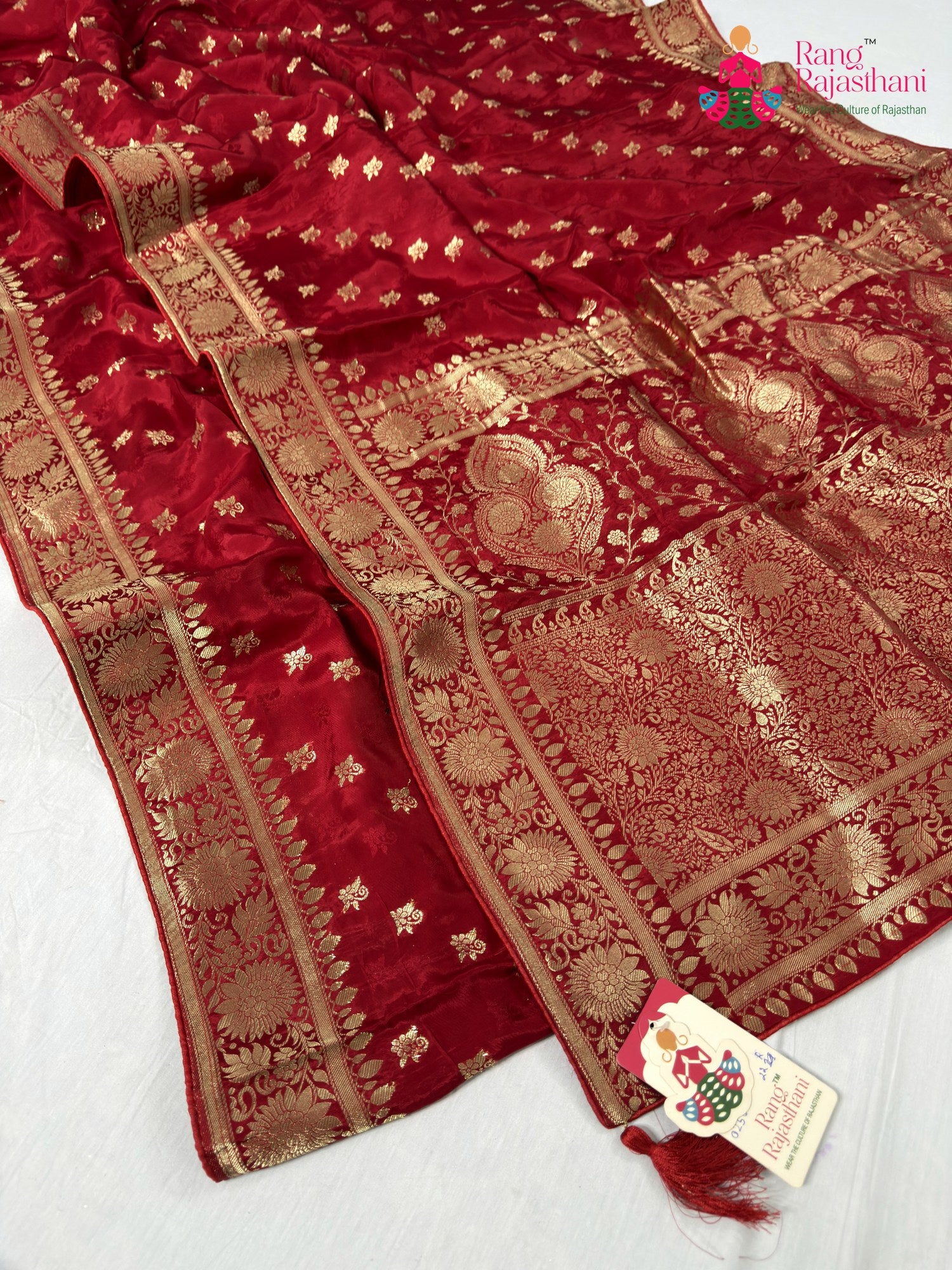 close up detailing of red pure ho silk banarasi zari weave saree