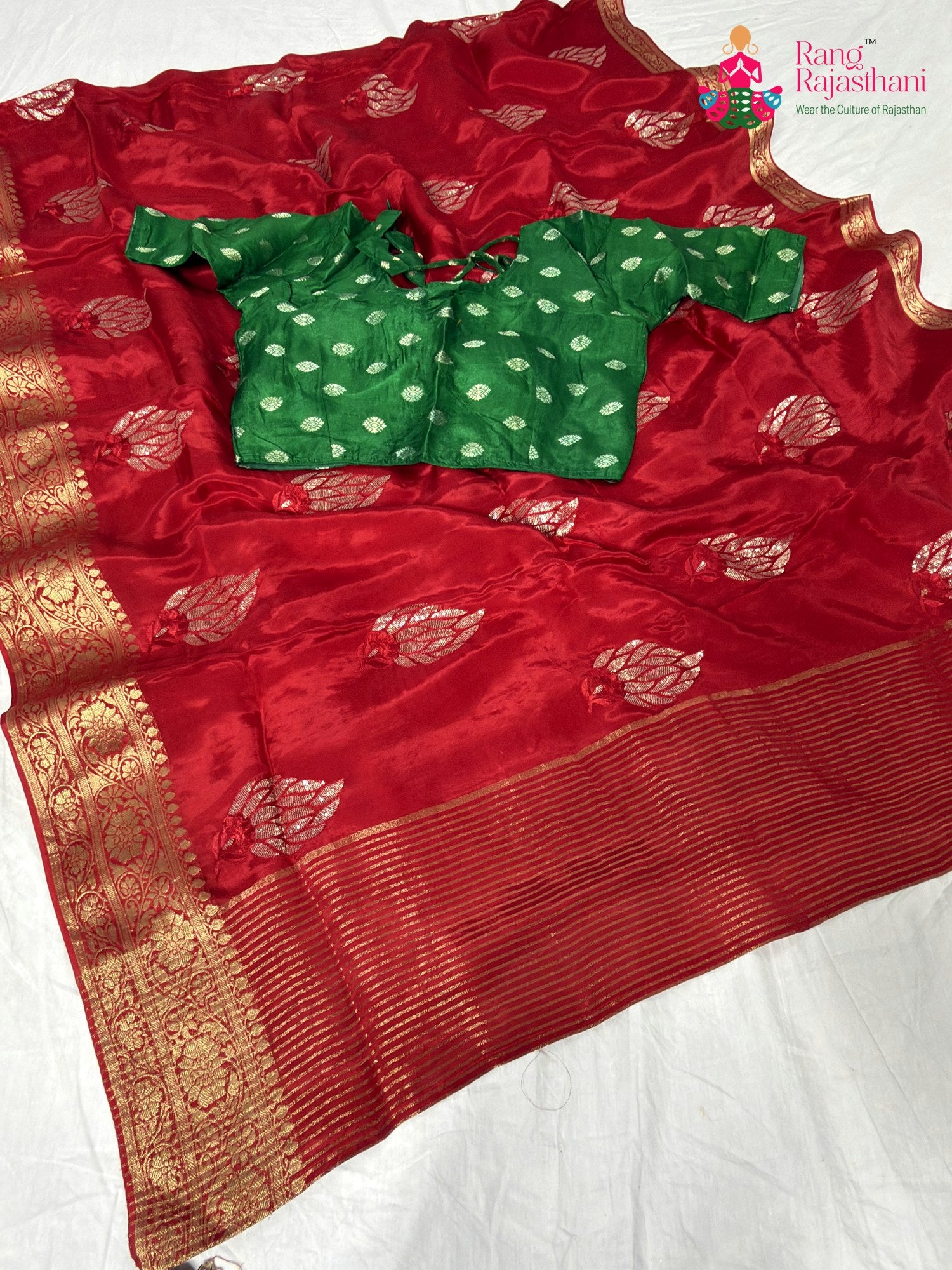 fabric texture of red silk saree