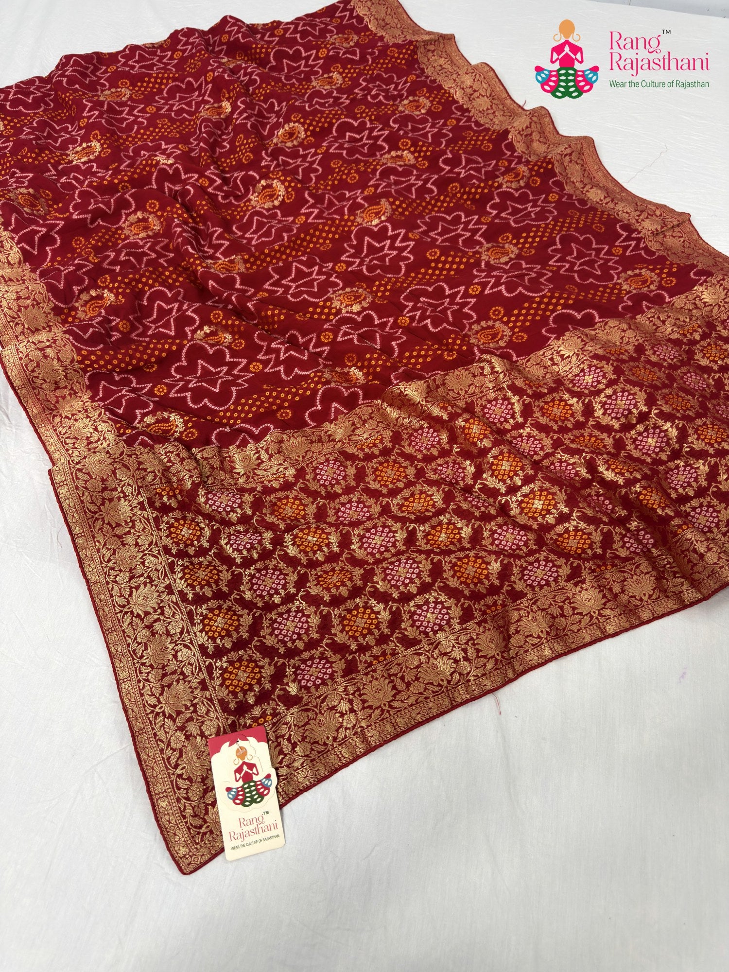 pallu detailing of red soft georgette bandhani saree