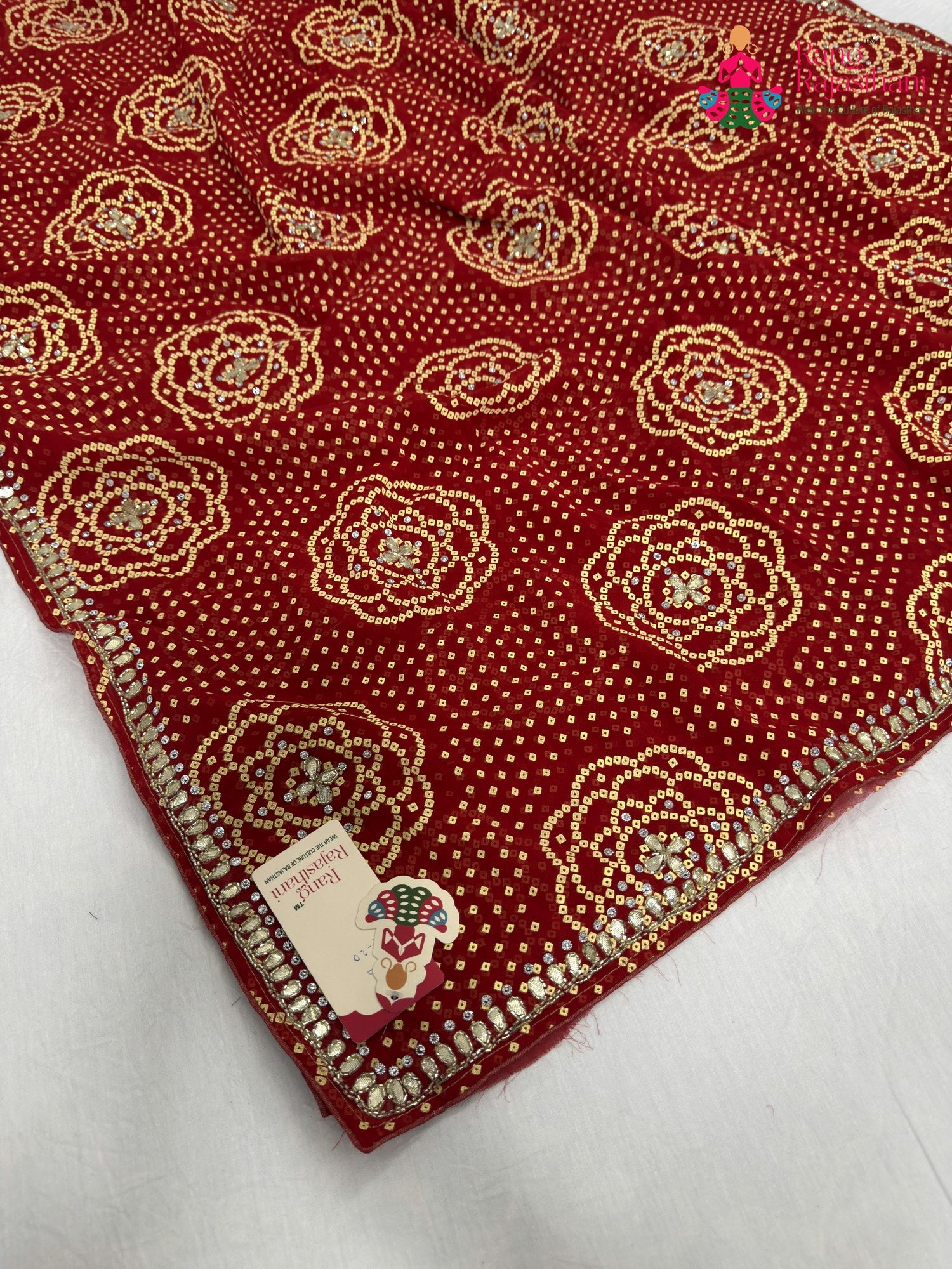 close up detailing of red synthetic bandhani saree