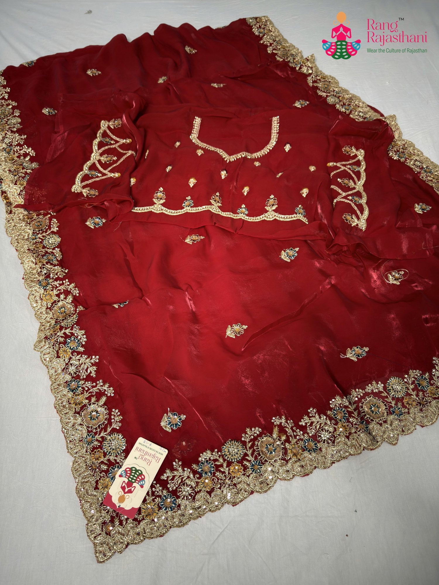 pallu detailing of red synthetic zari embroidery saree
