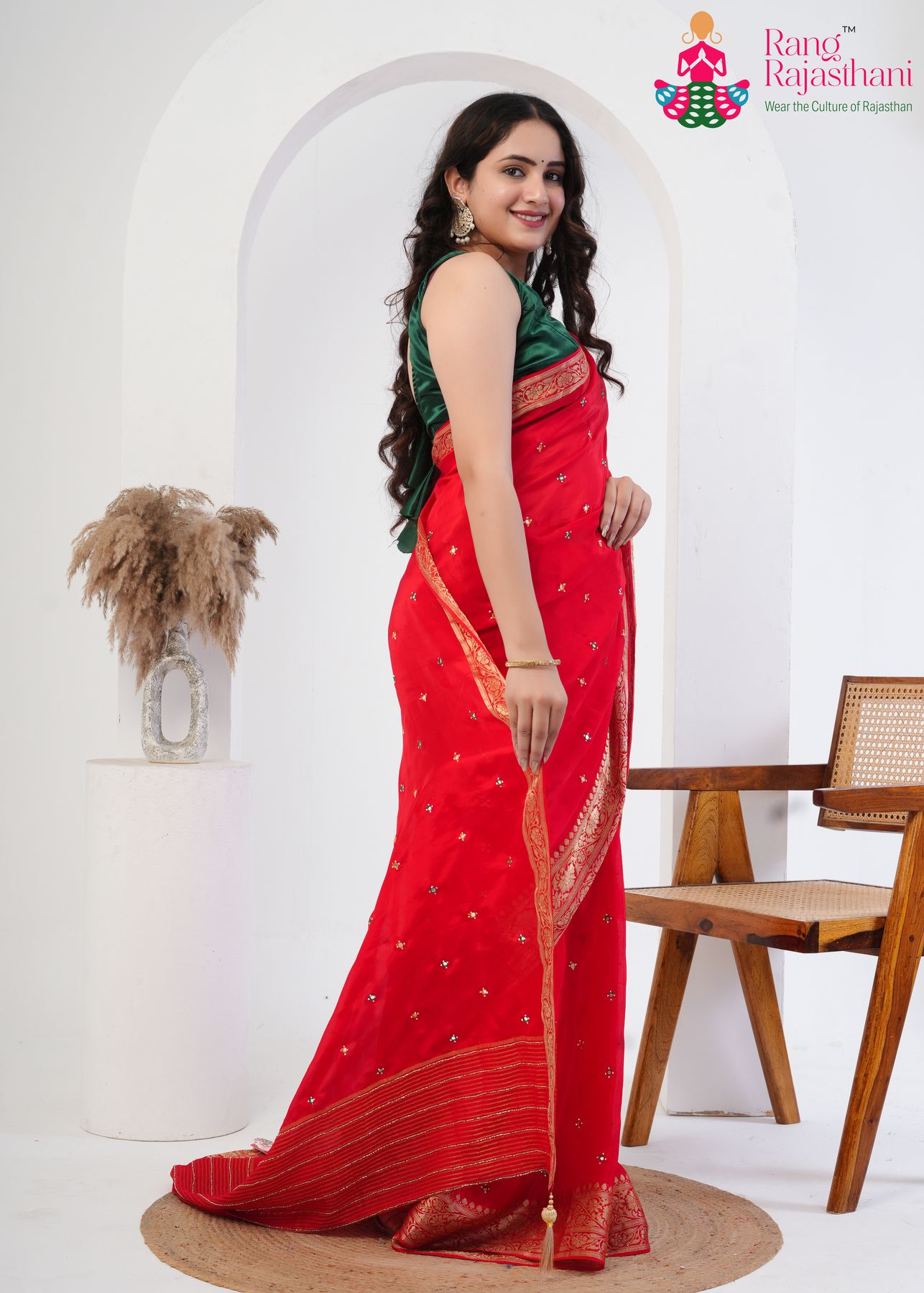 Red HO Silk Gleam Touch Saree : Festive Spark Aura