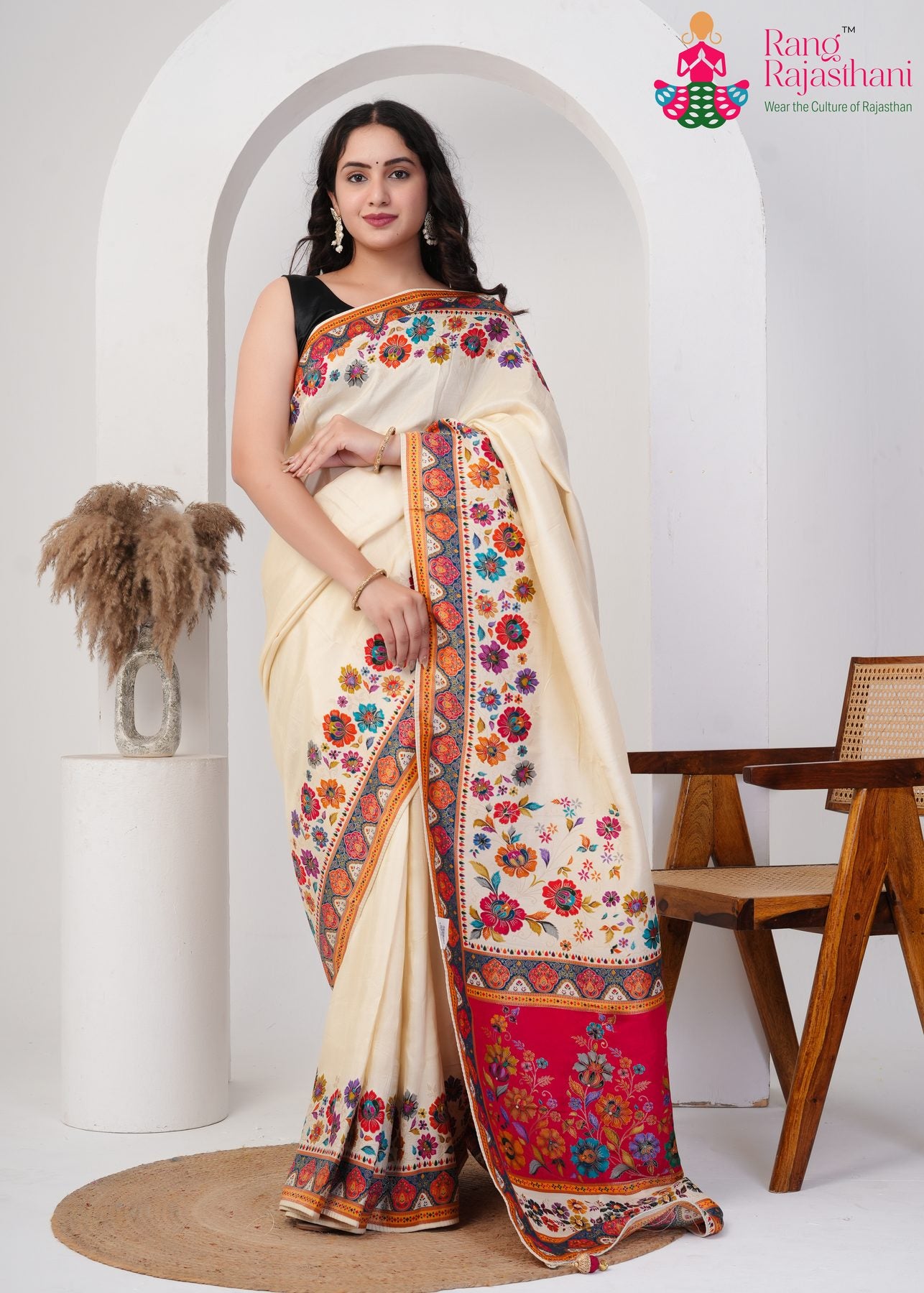 Cream Pure Silk Embroidered Designer Saree : Artistic Bloom