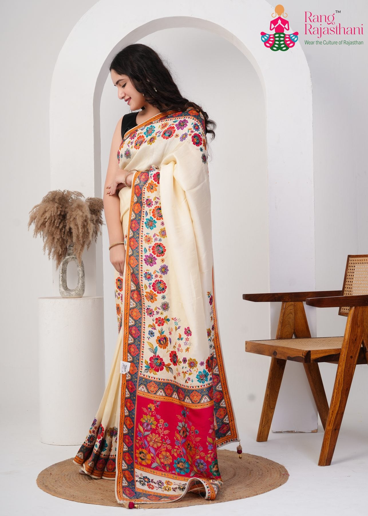 Cream Pure Silk Embroidered Designer Saree : Artistic Bloom