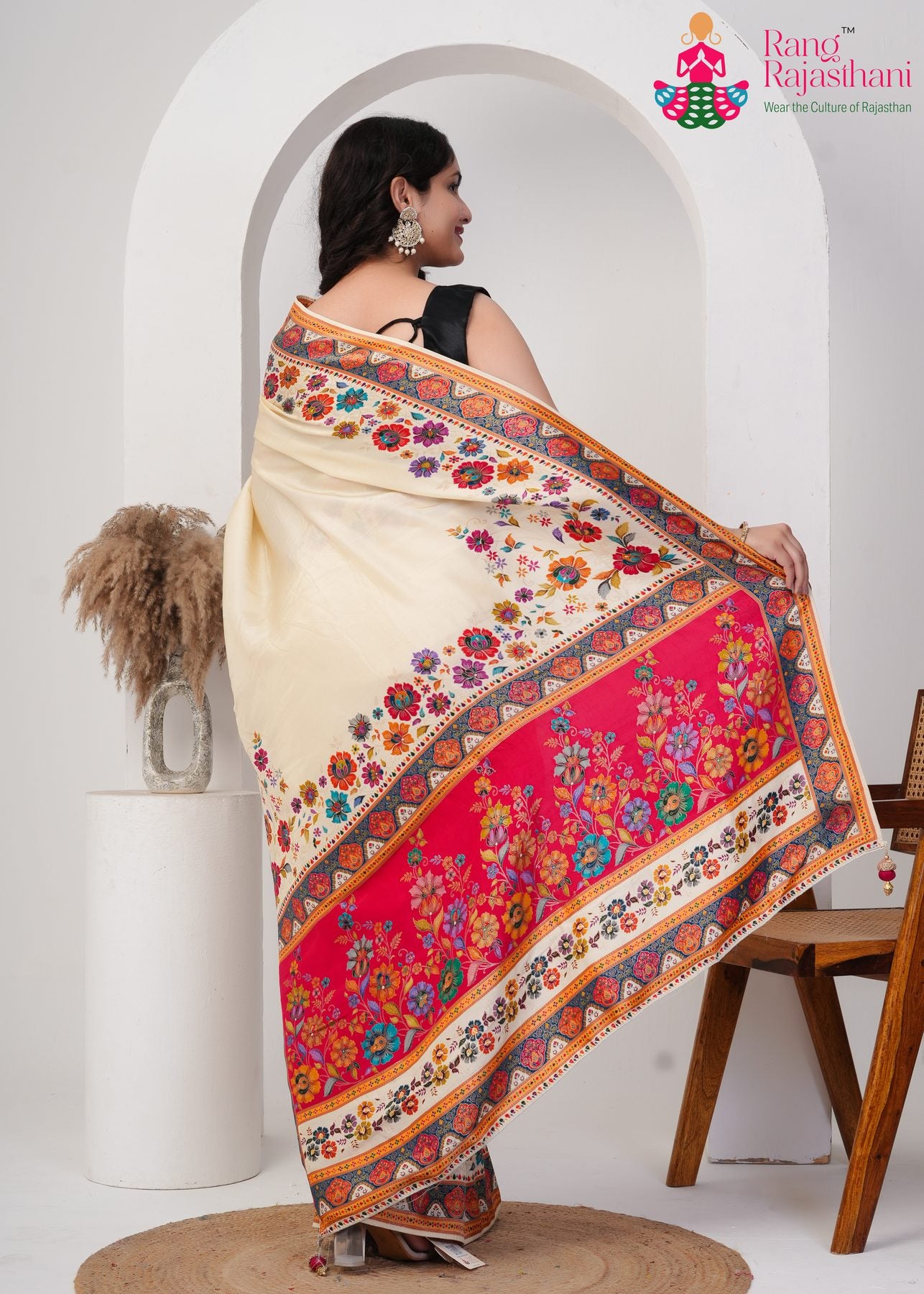 Cream Pure Silk Embroidered Designer Saree : Artistic Bloom