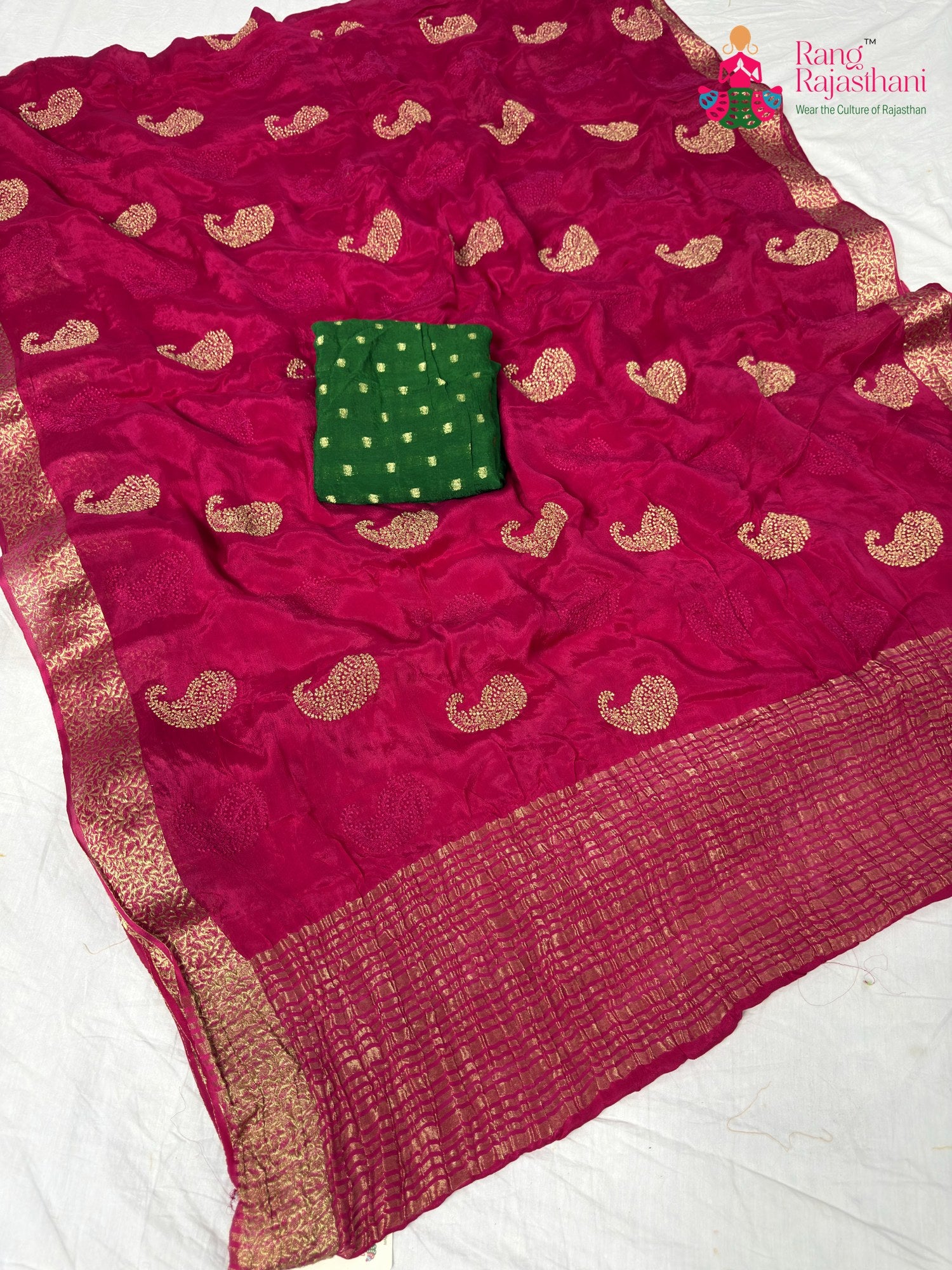 border detailing of soft rani fabric saree