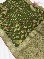 border detailing of statement green fabric saree