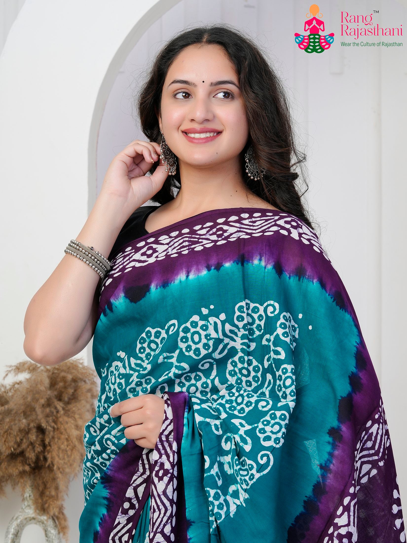 Firozi Cotton saree with Printed close up detailing