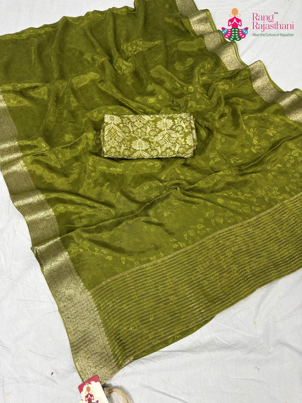 full view of trending mehendi saree