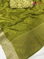 work detailing of trending mehendi saree