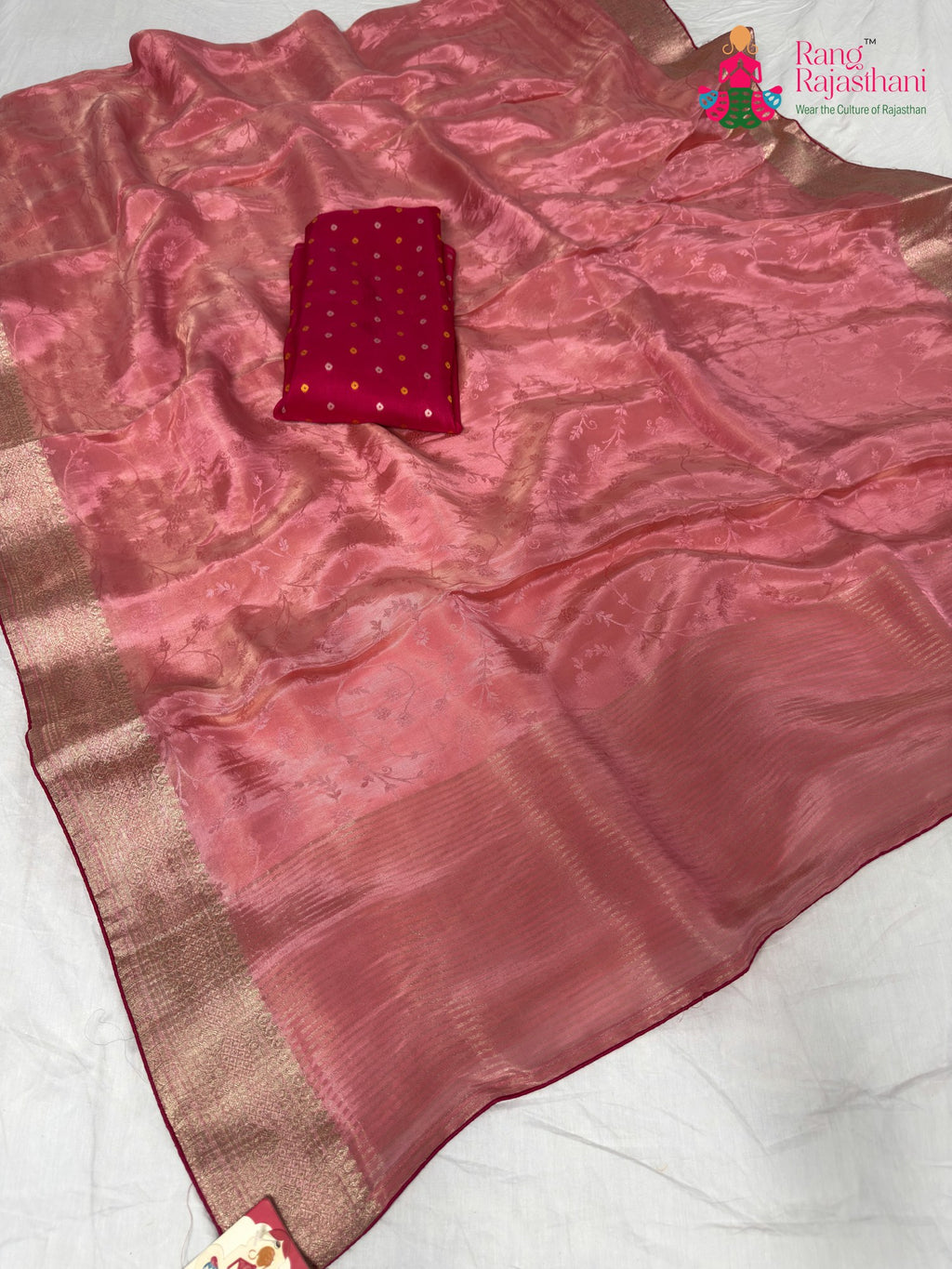 border detailing of versatile onion print fabric saree