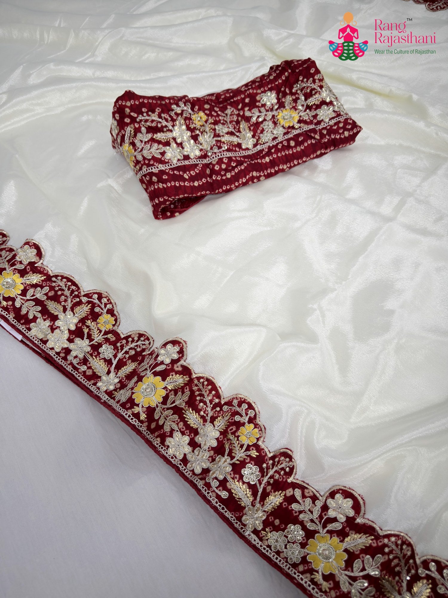 border detailing of white fabric saree
