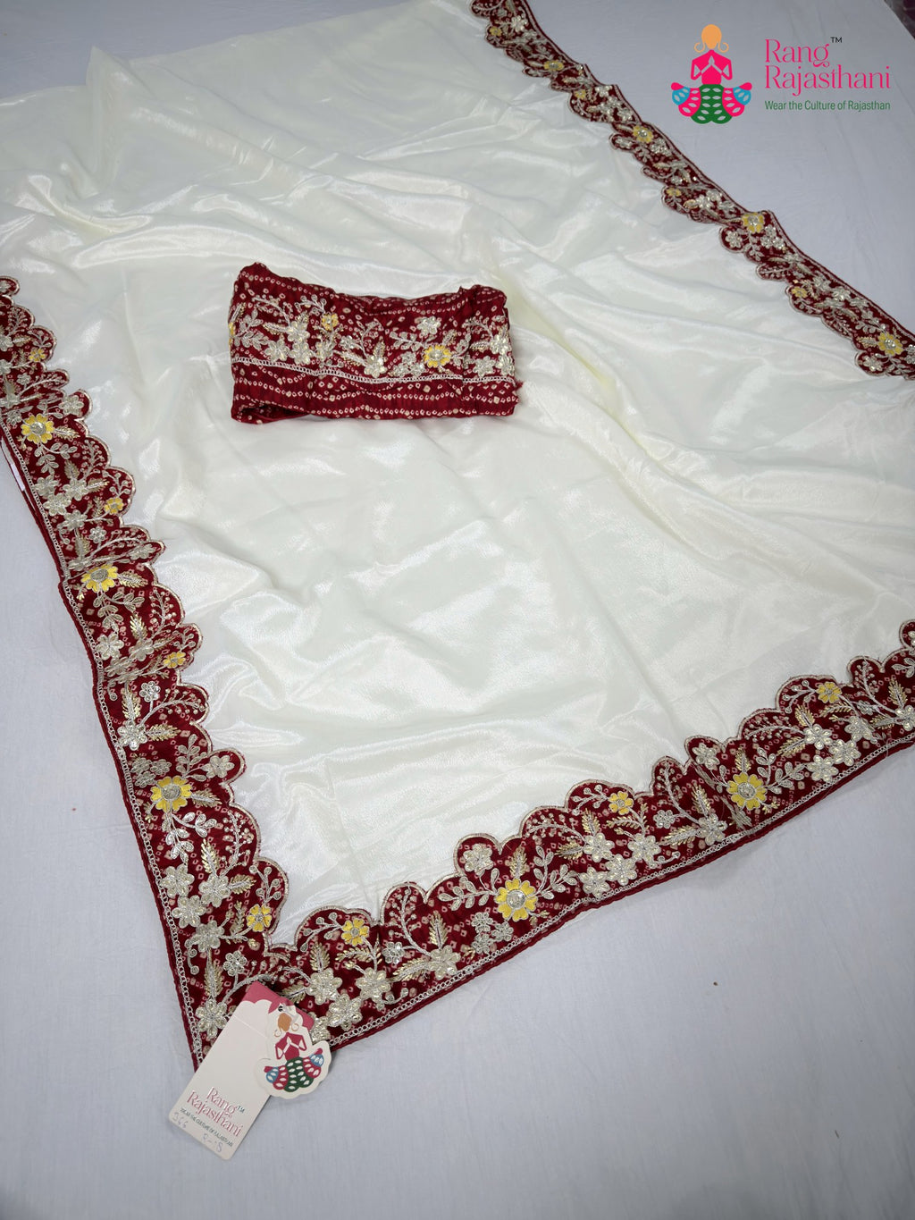 fabric texture of white fabric saree