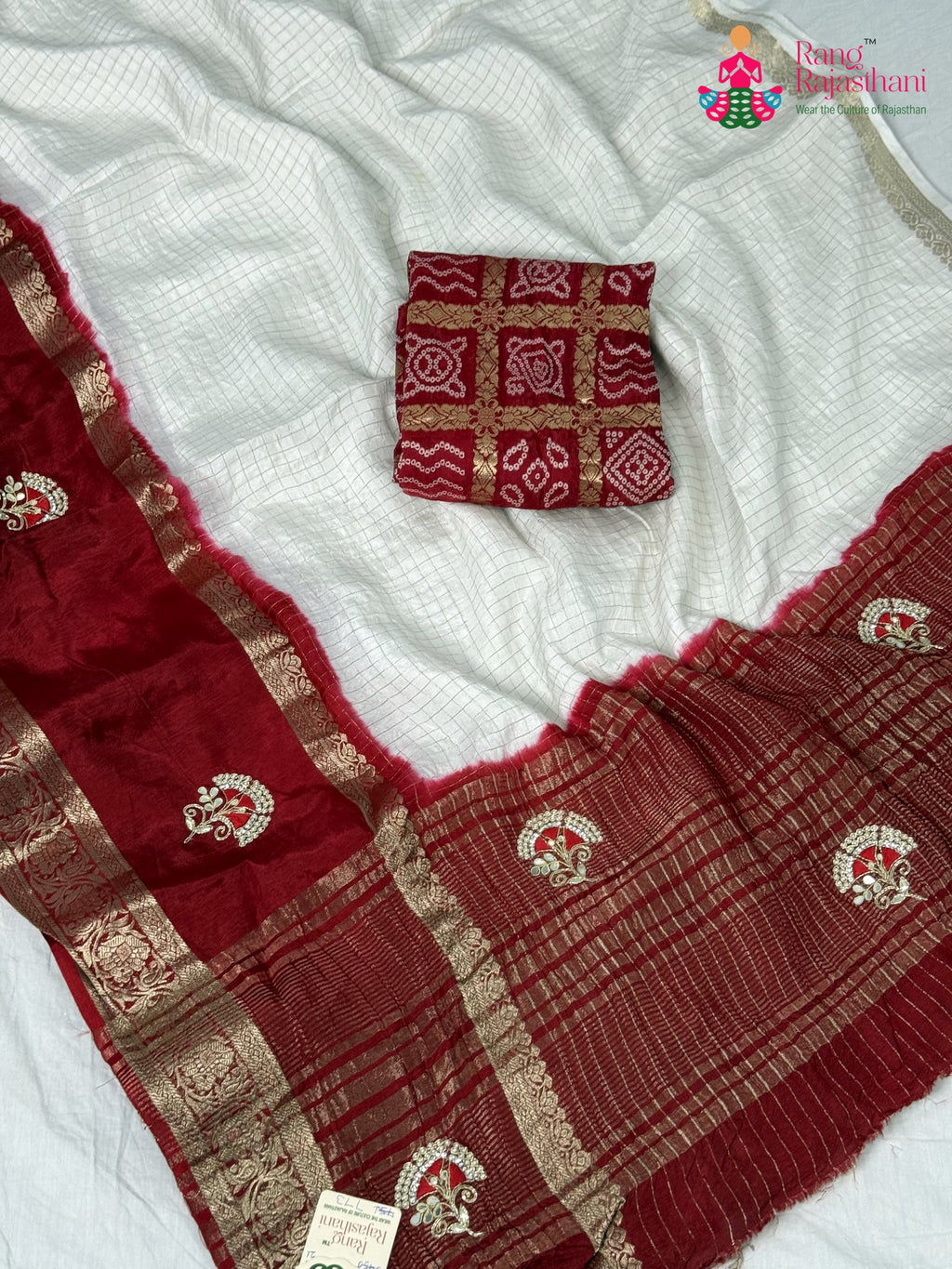 fabric texture of white silk saree