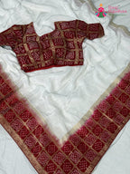 fabric texture of white silk saree