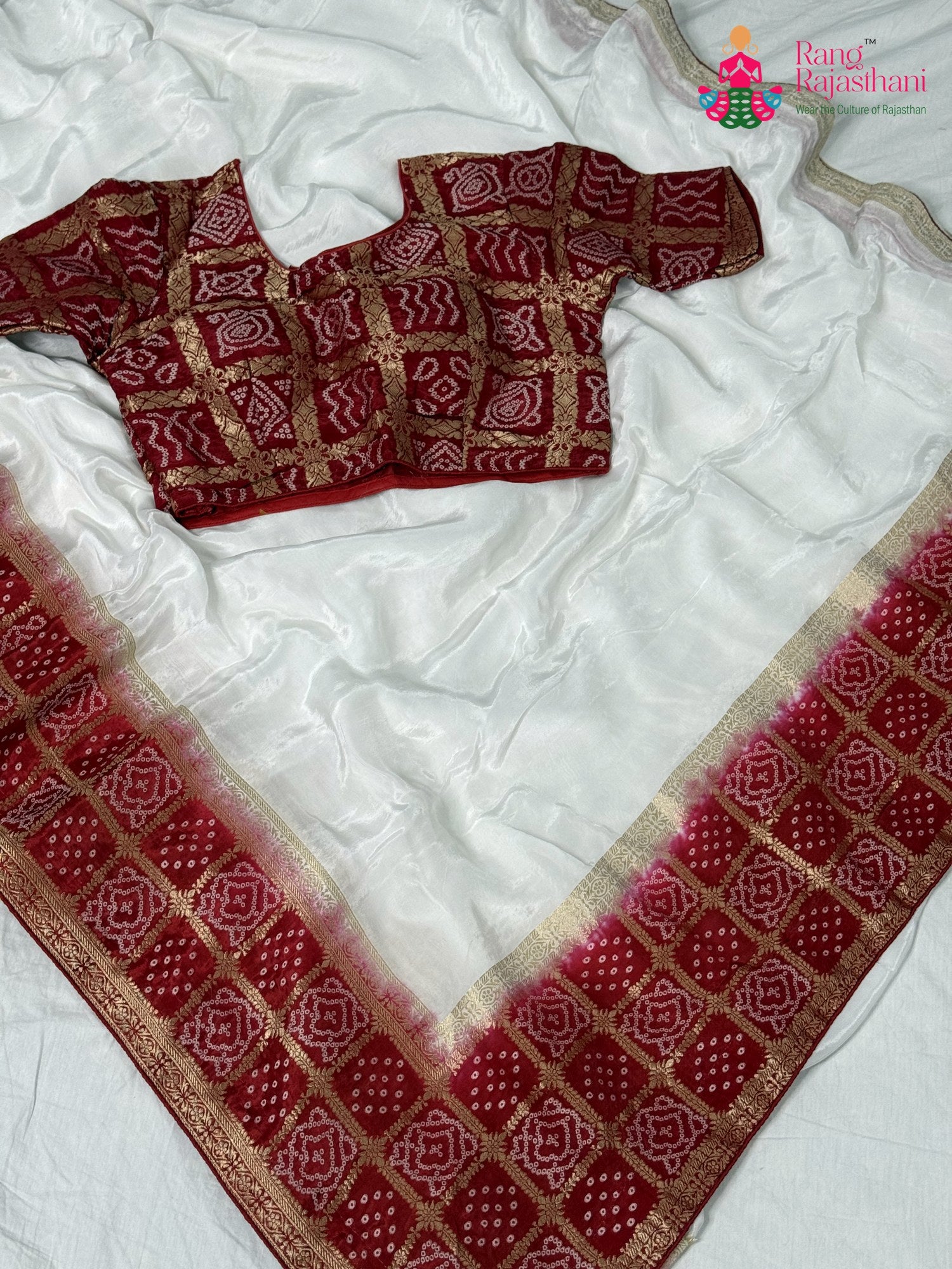 fabric texture of white silk saree