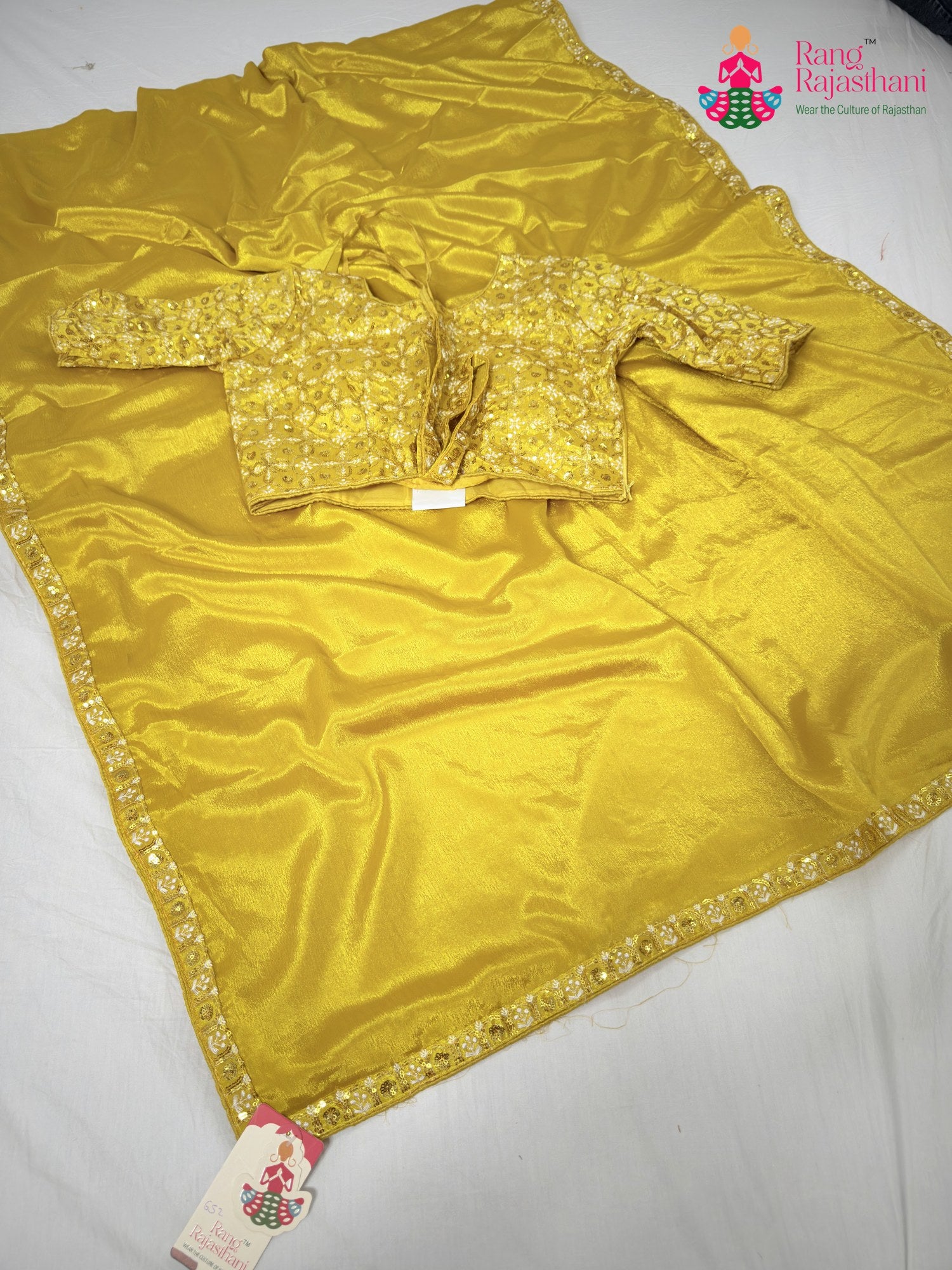 pallu detailing of yellow synthetic resham embroidery saree